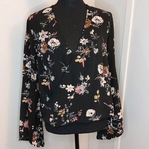 Monroe‎ & Main floral long sleeve blouse size small